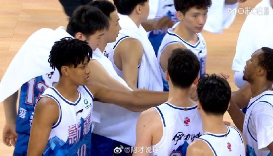 CBA俱乐部杯-浙江力克新疆 兰道夫18分钟28分 吴前16+5+5