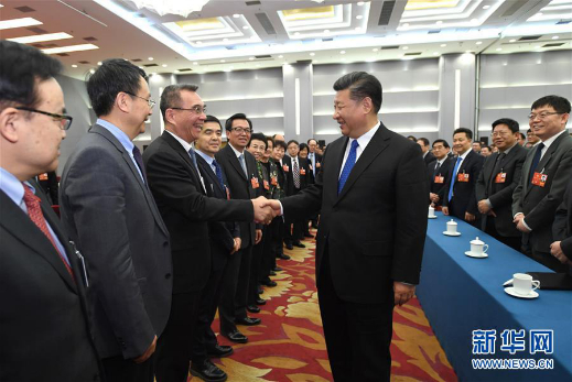 　　2018年3月4日下午，中共中央总书记、国家主席、中央军委主席习近平看望参加全国政协十三届一次会议的民盟、致公党、无党派人士、侨联界委员，并参加联组会，听取意见和建议。新华社记者 李学仁 摄