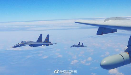 中国空军19日发布“绕岛巡航”。（来源：空军发布）