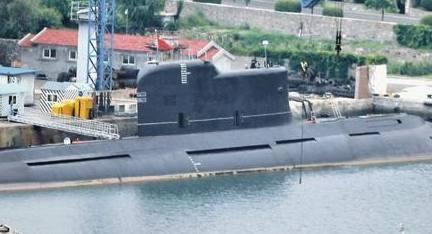 2018年年初的032艇，加高了发射塔 图源：社交媒体