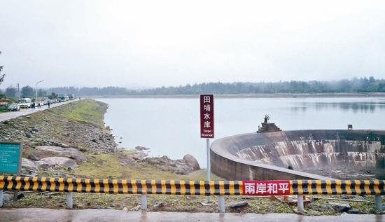 金门田埔水库，护栏上写着两岸和平（联合报系资料照）