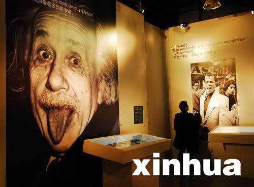 ▲2012年，“阿尔伯特·爱因斯坦”展览在武汉开展。图/新华社