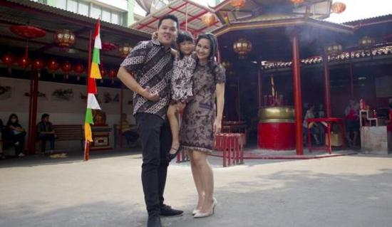 印尼华人一家（图片来自香港《南华早报》网站）