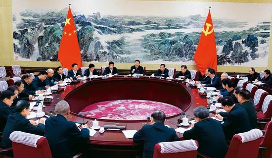 　　2017年12月25日至26日，中共中央政治局召开民主生活会，中共中央总书记习近平主持会议并发表重要讲话。&nbsp;新华社记者 谢环驰/摄