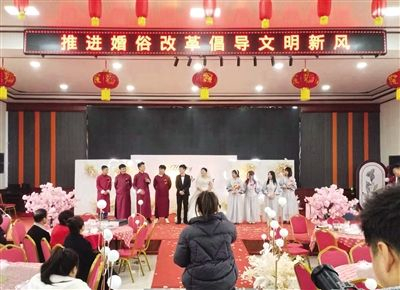 2月11日，河北省河间市，西旧馆村村民王春相女儿的婚事在村里的婚俗改革大礼堂举行。受访者供图
