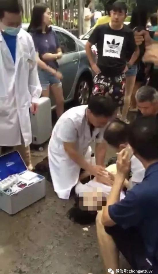 ▲6月8日，医生为常某进行抢救。视频截图