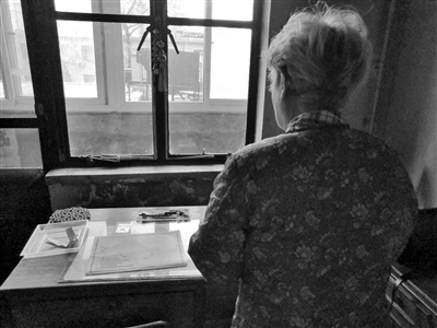 独自一人在家的洪英 摄影/实习生 郭慧敏