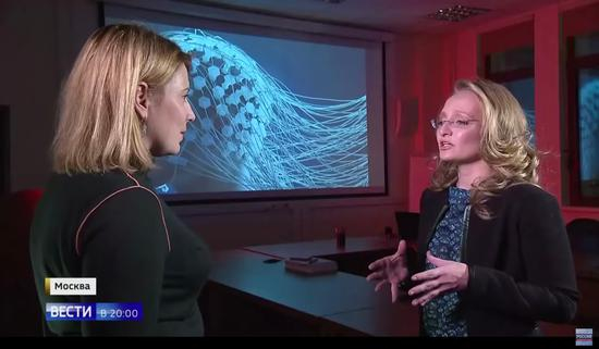 提洪诺娃 （右）（图源：俄媒）