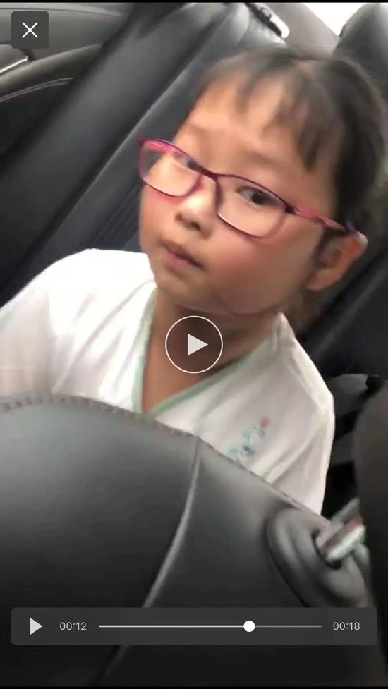 租客发的带女孩出去坐车路上 视频的截图