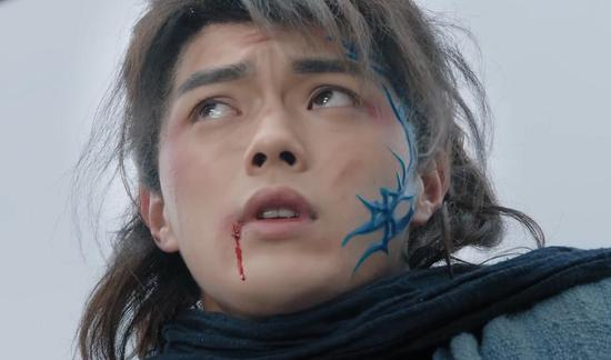 一些顶着“主角光环”的剧情设置也令人感到匪夷所思。