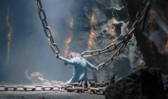 他非要给厉尘澜解绑完再出大招，没点自知之明，结果被魔王之子“秒杀”。