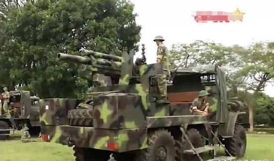 越南自研的105毫米轮式车载炮，只能后向射击，自动化程度低。