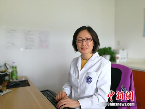 北京大学人民医院妇科副主任医师赵昀。 中新网记者 张尼 摄