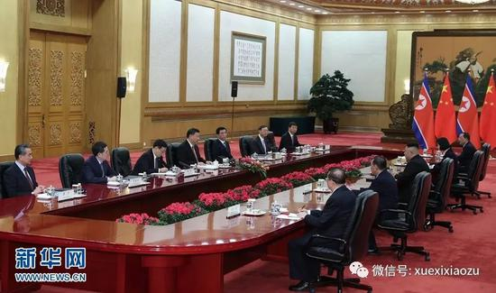 　　1月8日，中共中央总书记、国家主席习近平同当日抵京的朝鲜劳动党委员长、国务委员会委员长金正恩举行会谈。 新华社记者 谢环驰 摄