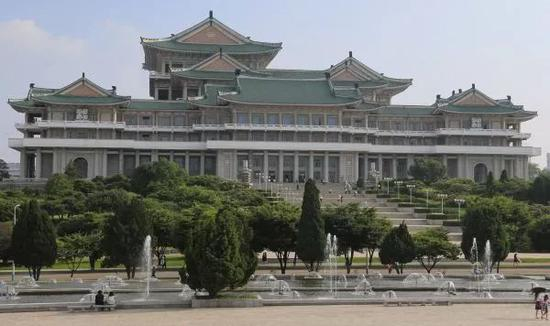 ▲人民大学习堂外景（程大雨/摄）