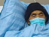 女儿陪肝癌父亲买寿衣心像被刀割