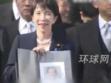 环球网：高市手持安倍遗照参拜伊势神宫
