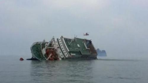 资料图：当地时间2014年4月16日，“世越号”客轮沉没。