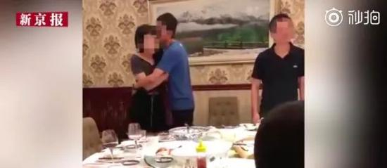 图/微博@新京报