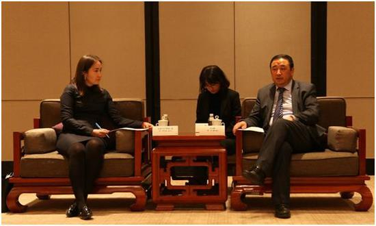 一位是现任国家会展中心董事长孙成海（图右）