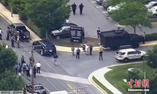 　　当地时间28日下午，一名枪手在马里兰州首府安拉波利斯的一个报社里开枪，导致至少5人死亡。执法官员说，其他一些受害者“受重伤”，嫌疑人已经被拘押。