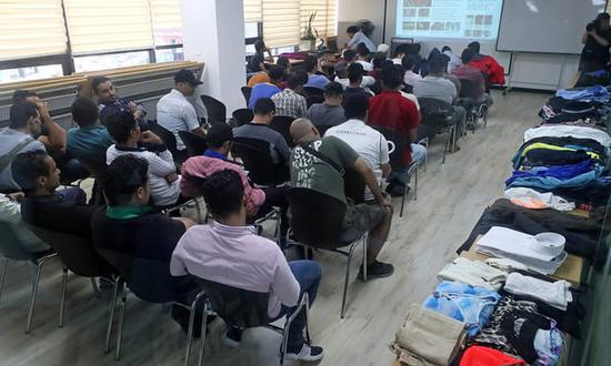 韩国济州岛移民中心的也门难民&nbsp; 图自韩联社