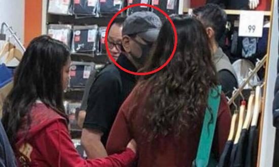 红圈内为杜特尔特。图自脸书