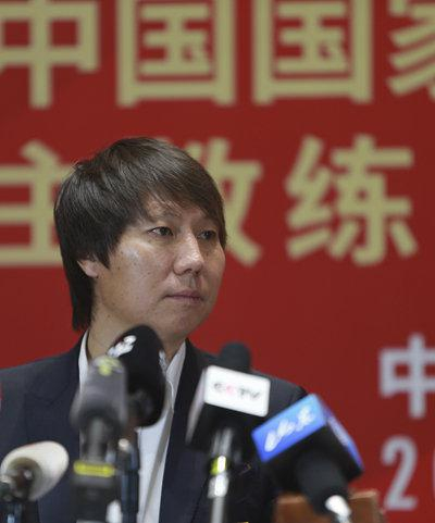 2020年1月5日，新任国家男足主教练李铁出席见面会。许雅楠/摄（新华社发）