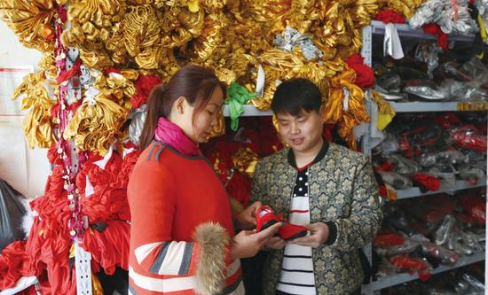 另辟蹊径的赵青、董红艳夫妇