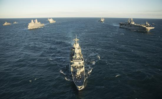 近年来，澳大利亚加强了军力建设，向美国购买了大量武器