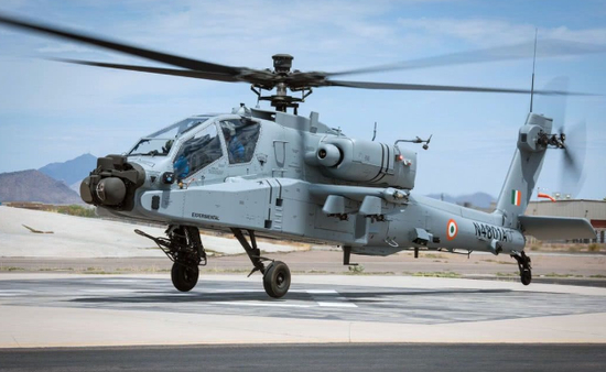 　　印度空军的“阿帕奇”直升机，印度空军和印度陆军经常会为谁领导陆航力量争吵不休 图源：印度国防部