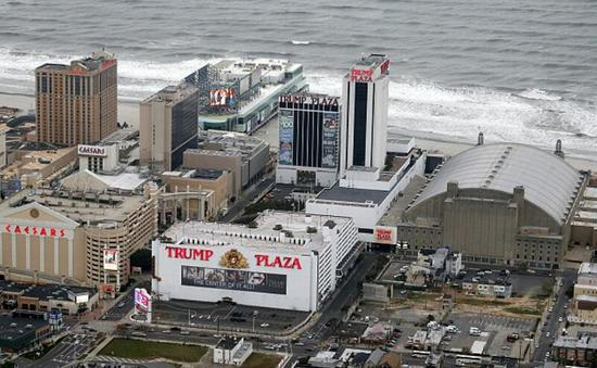 接连亏损后，这家特朗普广场酒店已于2014年关闭 图自每日邮报