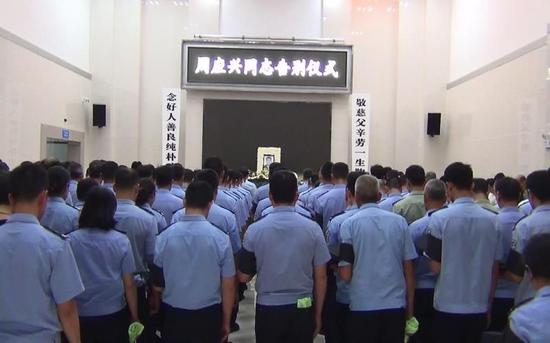 5月3日下午，周应兴同志遗体告别仪式在顺德殡仪馆举行，200名亲友、同事含泪相送。