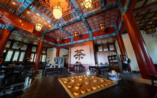 戏曲文化周期间，北京园内的聚景阁将上演京剧表演。摄影/新京报记者 陶冉