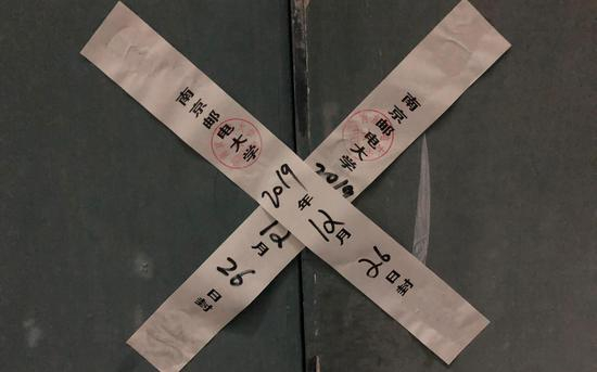 材料学院六楼的通道目前已封闭。 摄