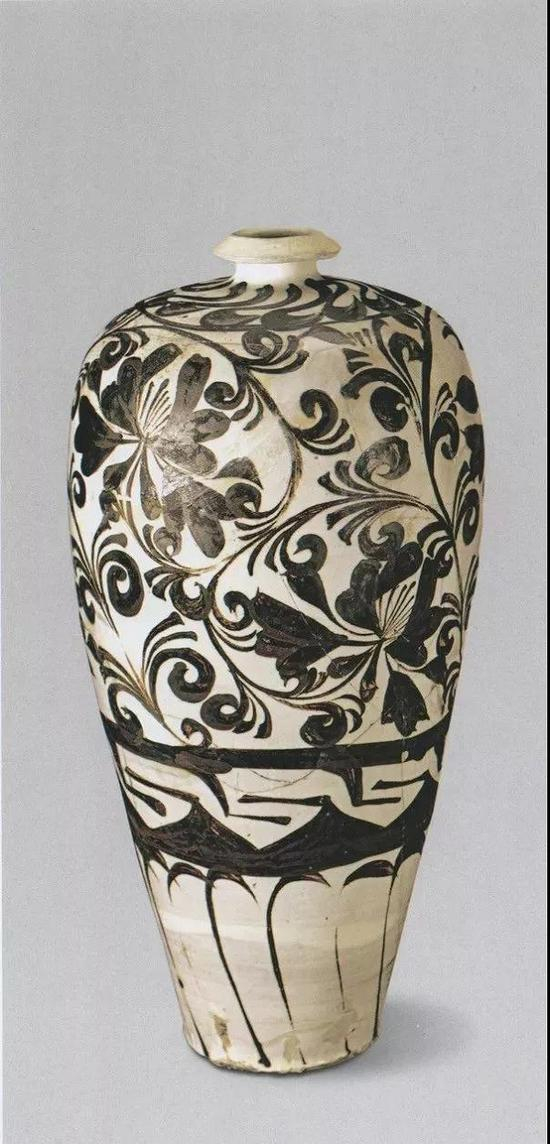 白地黑花缠枝芍药纹梅瓶 金代 河北磁县观台磁州窑遗址出土