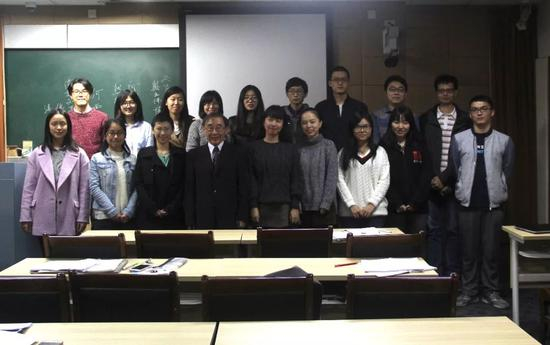 张元老师为“文化中国”学员授课