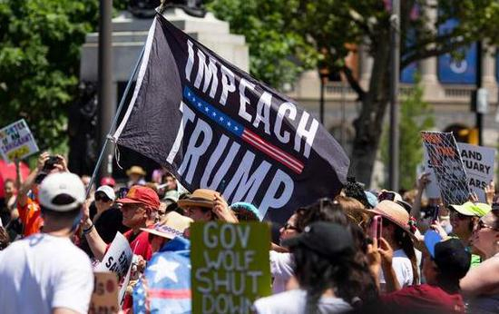 “弹劾特朗普”
