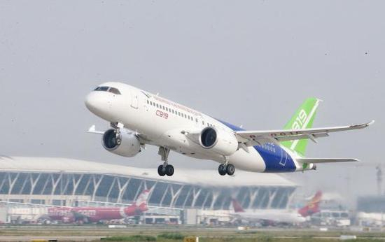 C919大飞机。