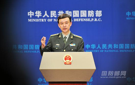 　　4月26日下午，国防部召开4月例行记者会，国防部新闻局局长、国防部新闻发言人吴谦大校回答记者提问。李爱明 摄