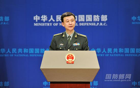 　　4月26日下午，国防部召开4月例行记者会，国防部新闻局局长、国防部新闻发言人吴谦大校回答记者提问。李爱明 摄