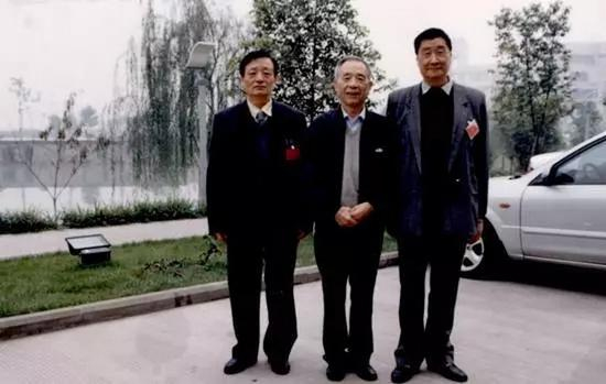 （左起）张绍槐、赵国珍、葛家理2008年在成都校区