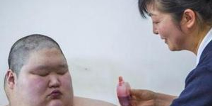 500斤小伙离世 单亲母亲捐其遗体供医学研究