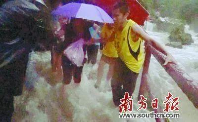 郑平在抗洪救灾中