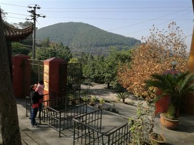 射洪花果山动物园，设施陈旧 杨灵 摄