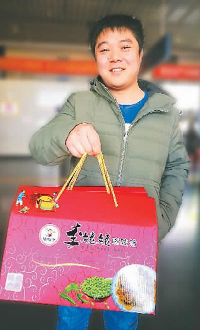 郑达准备送给母亲的通州特产“李姥姥咯吱饸”。