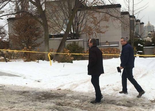 案发的豪宅仍被警方封锁。