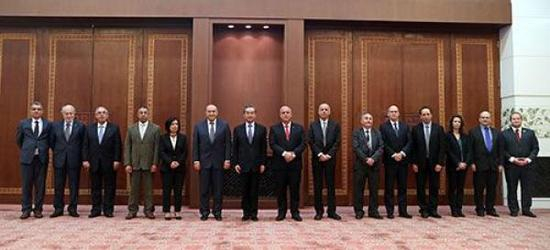 中国外交部长王毅22日在北京会见来华出席第三次巴以和平人士研讨会的巴以双方代表。 中新网 图