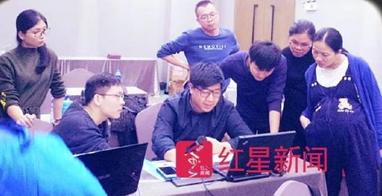 ▲正在参与培训的中国卖家们，其中还有怀着身孕的学员 受访者供图