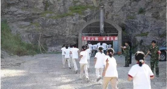 演习中居民进入人防工程